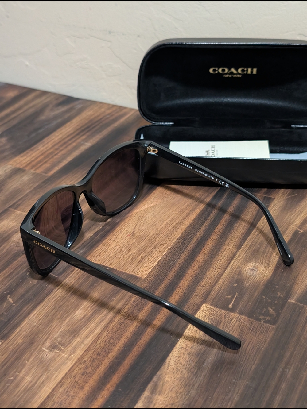 New Womans Coach Black Frame Sunglasses HC 8369U W/Leather Case - Picture 16 of 16